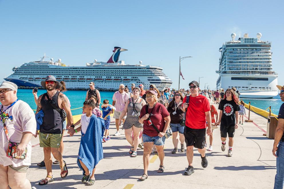 PHOTO: A crowd of passengers disembarks in Costa Maya, Mexico, Dec. 18, 2023.