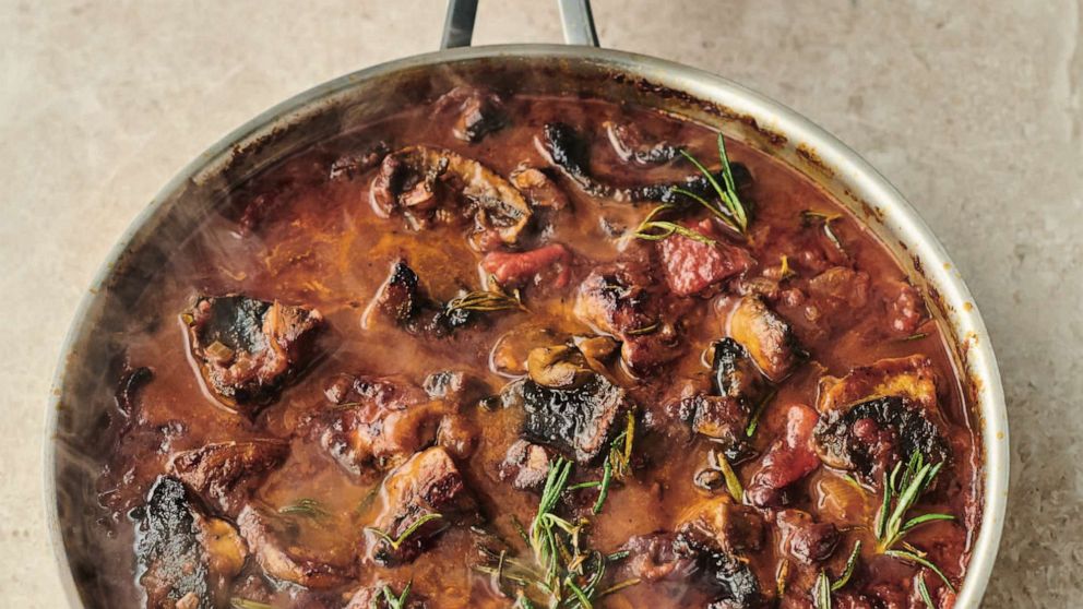 VIDEO: Jamie Oliver shares his 1-pot dinner recipe for mushroom and chicken cacciatore