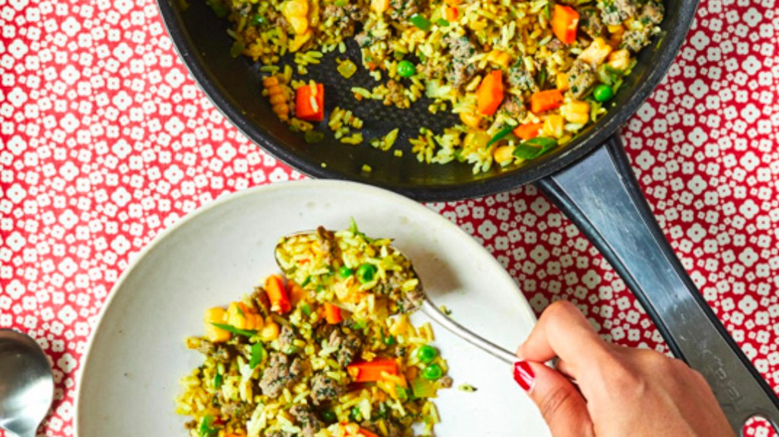 PHOTO: Chef JJ Johnson drops by 'GMA3' to make lamb fried rice.