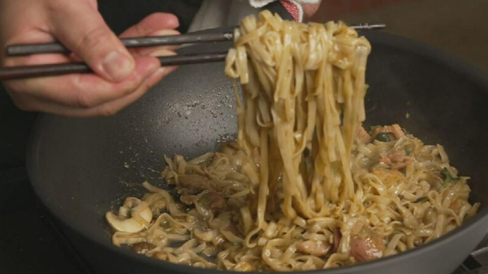 Momofuku’dan David Chang, lezzetli kalan hindi tarifini paylaşıyor