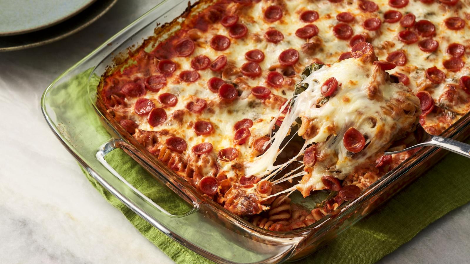 PHOTO: Dump and bake pasta casserole for pizza lovers.