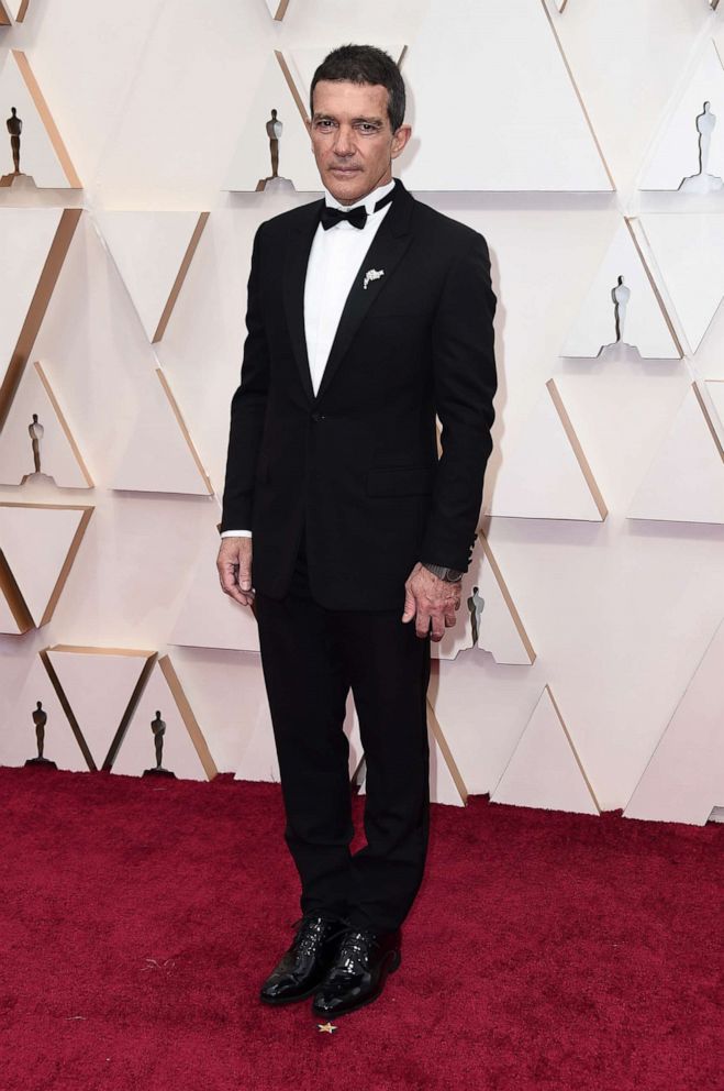 PHOTO: Antonio Banderas arrives at the Oscars on Sunday, Feb. 9, 2020, at the Dolby Theatre in Los Angeles. (Photo by Jordan Strauss/Invision/AP)