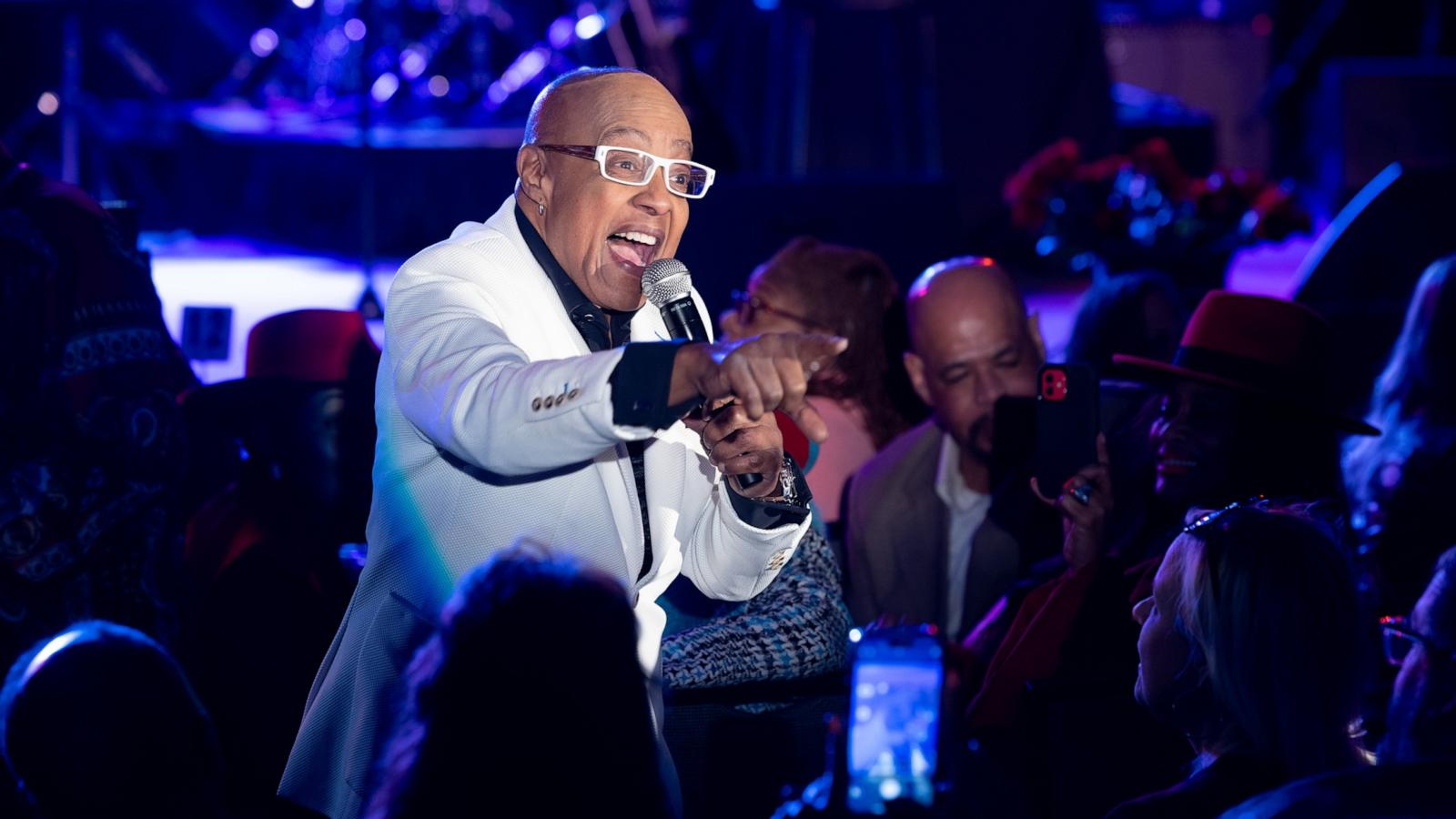 Peabo Bryson, singer behind 'Beauty and the Beast' and more dies at 75