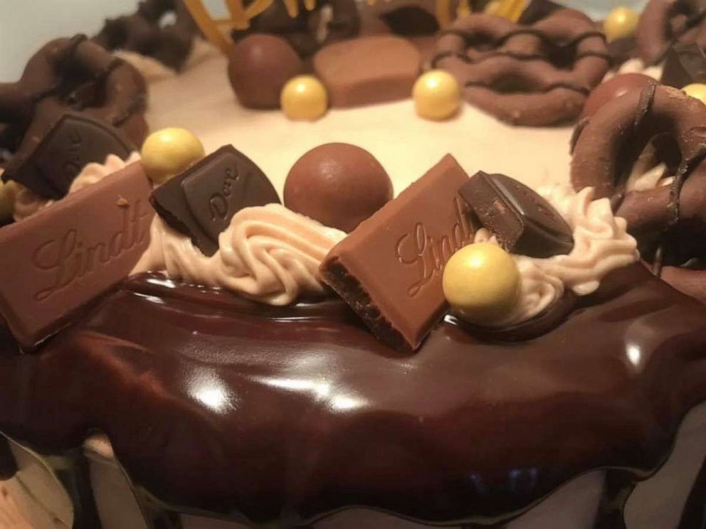 PHOTO: 11-year-old Logan Cooper's chocolate cake