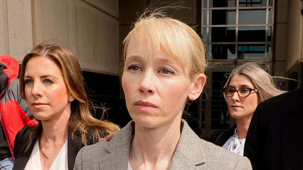 PHOTO: Sherri Papini leaves the federal courthouse after her arraignment in Sacramento, Calif., April 13, 2022. 