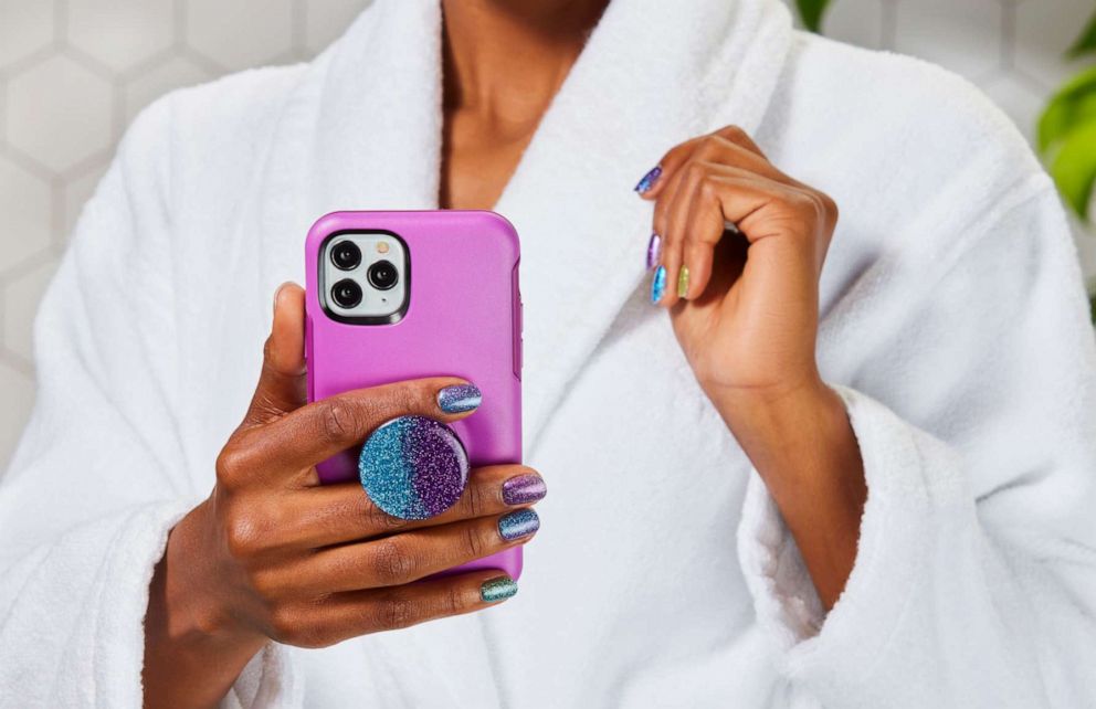 PHOTO: PopSockets Nails in the style Shimmer Shift.
