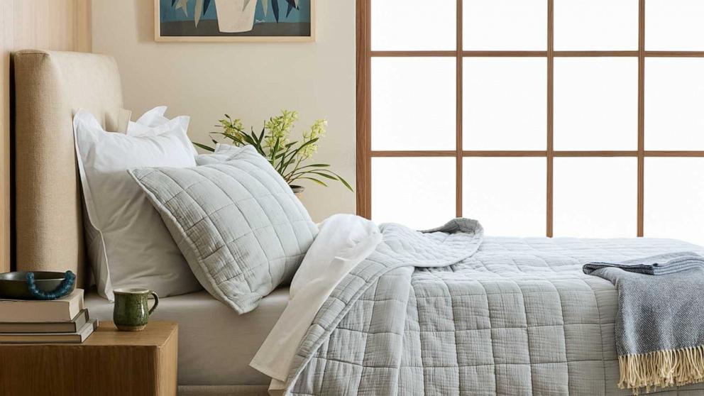 PHOTO: Organic Airy Gauze Box Quilt