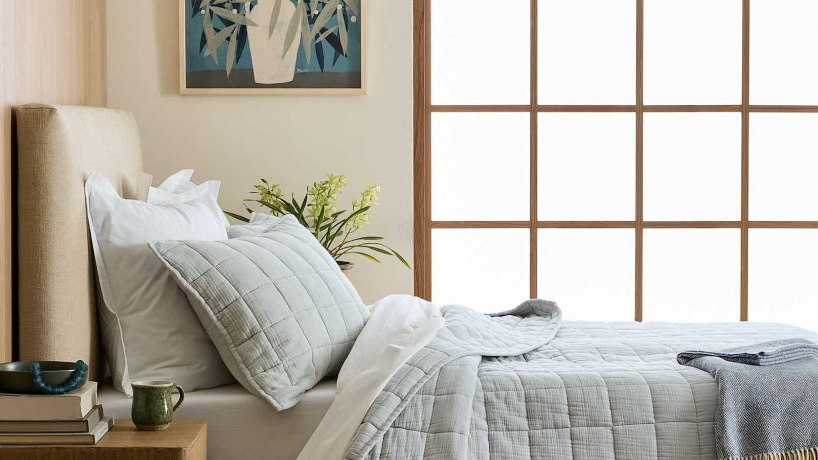 PHOTO: Organic Airy Gauze Box Quilt