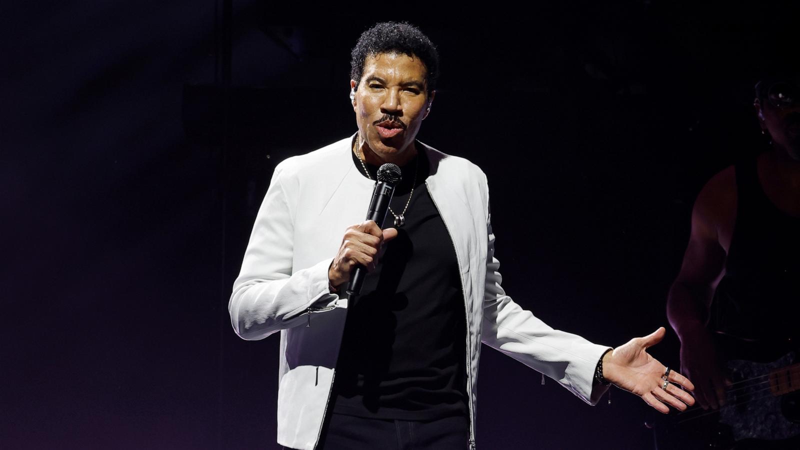 Lionel Richie returns home after checking himself into hospital