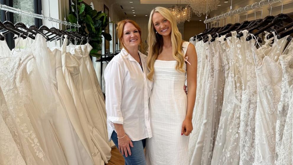 PHOTO: Ree Drummond shared behind-the-scenes photos of her daughter Paige Drummond while wedding dress shopping.