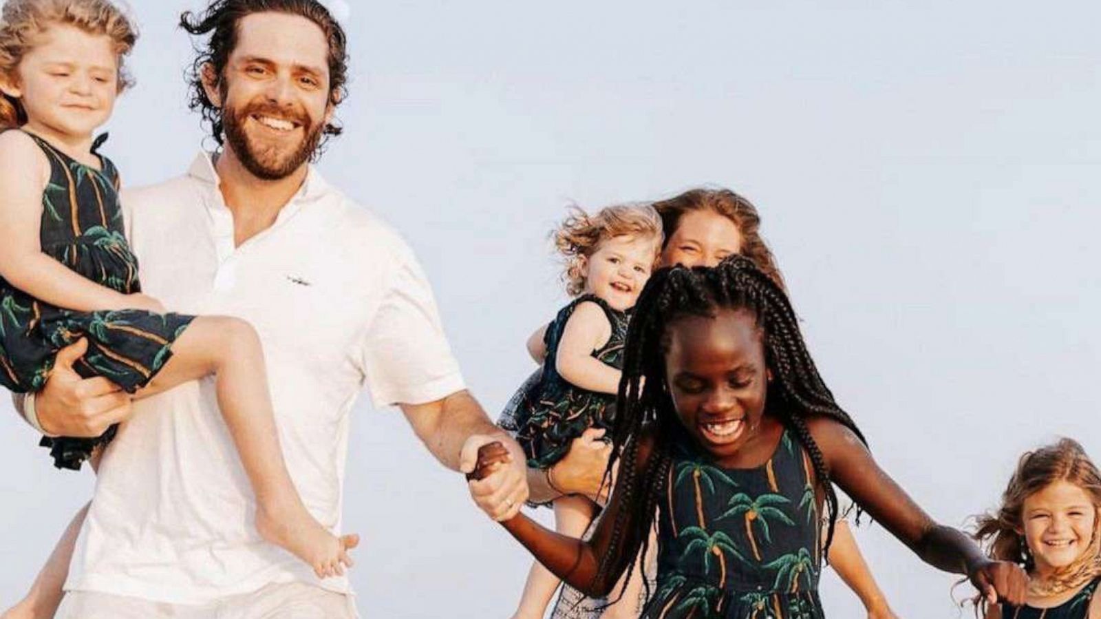 PHOTO: Thomas Rhett Akins, Lauren Akins, Willa Gray Akins, Ada James Akins, Lennon Love Akins and Lillie Carolina Akins appear in this photo Rhett Akins shared on his Instagram.