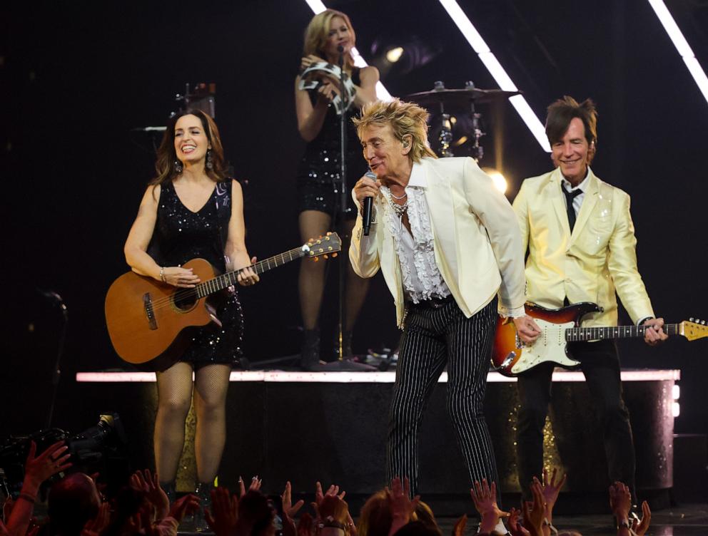 Rod Stewart performs onstage during the 2025 American Music Awards on May 26, 2025 in Las Vegas, Nevada. 