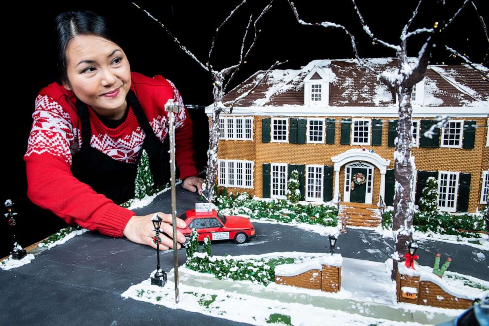 PHOTO:  Cake designer Michelle Wibowo works on the McCallister gingerbread house to celebrate the 30th anniversary of "Home Alone."
