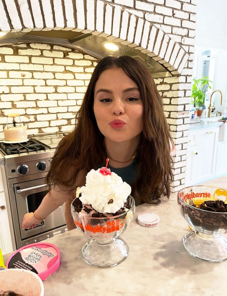 PHOTO: Selena Gomez with her new Selena Sundae from Serendipity3.