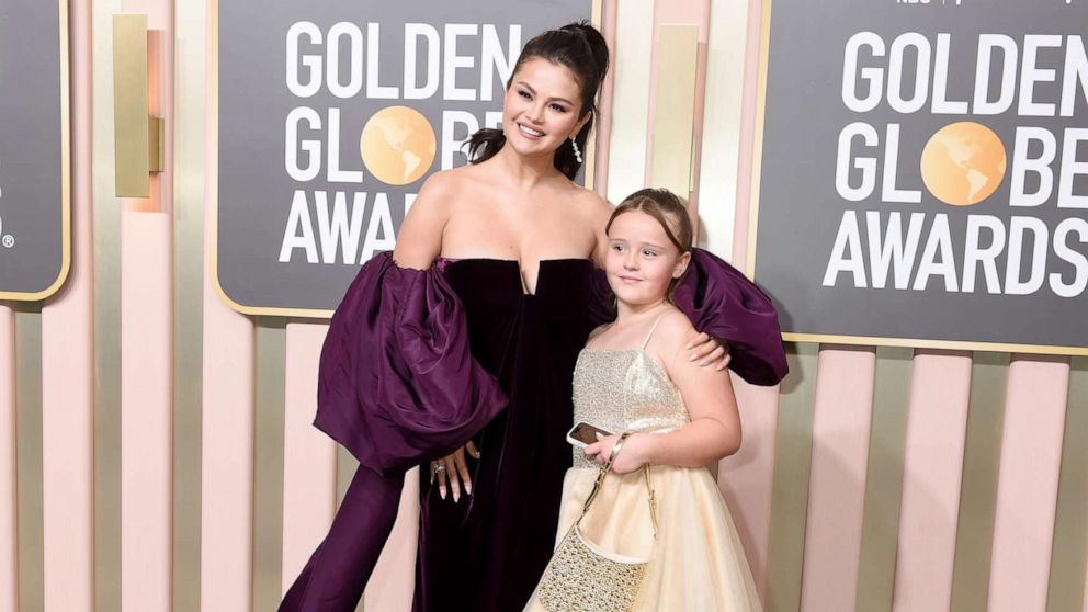 Selena Gomez, sister Gracie are too cute on the 2023 Golden Globes red ...