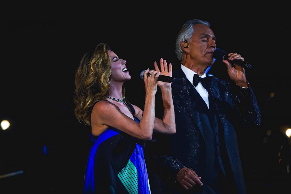 PHOTO: Andrea Bocelli and Shania Twain sing on stage at Andrea Bocelli 30: The Celebration in Tuscany.