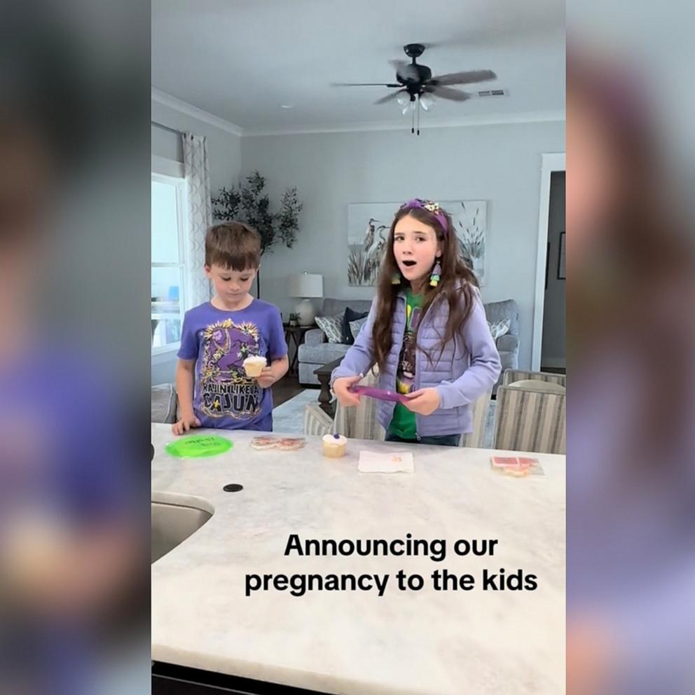 VIDEO: Siblings overcome with emotion after learning mom is pregnant 
