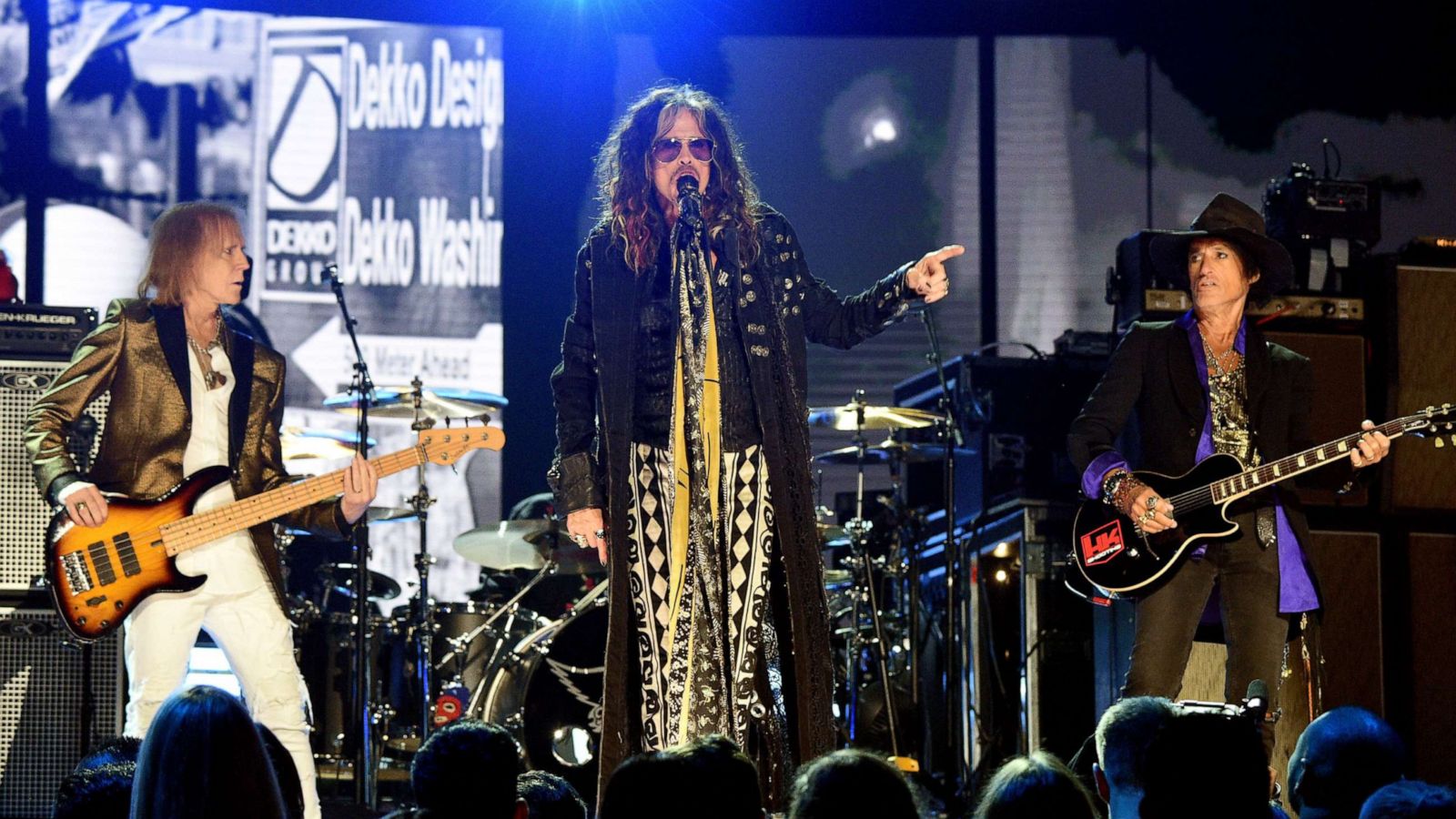 Steven Tyler is sick; Aerosmith cancels second Vegas show - Los Angeles  Times