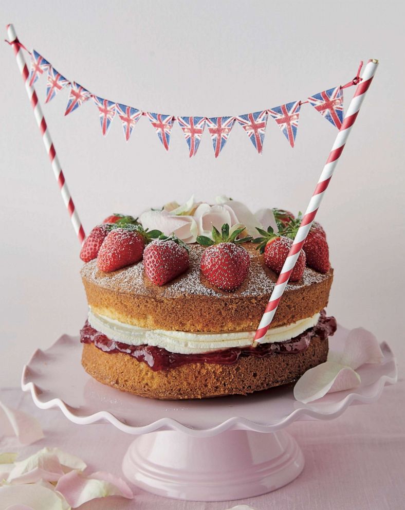 PHOTO: A strawberry bunting cake from former royal chef Carolyn Robb.
