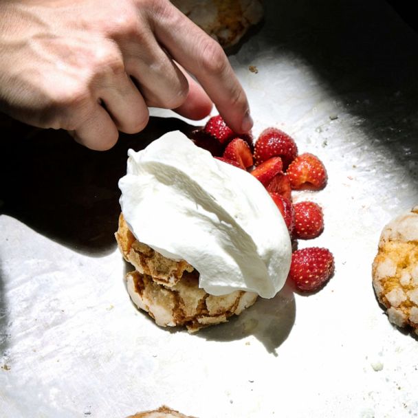 The mini strawberry shortcakes 🤤 #dollartree #dollartreediy #brunch #, dollar tree brunch ideas