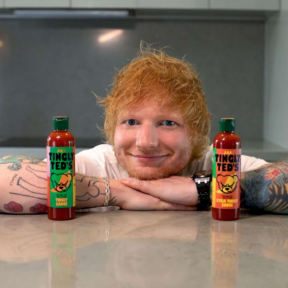 Anvendelig Trin Gør det tungt Ed Sheeran dips into condiments with new Tingly Ted's hot sauce - Good  Morning America