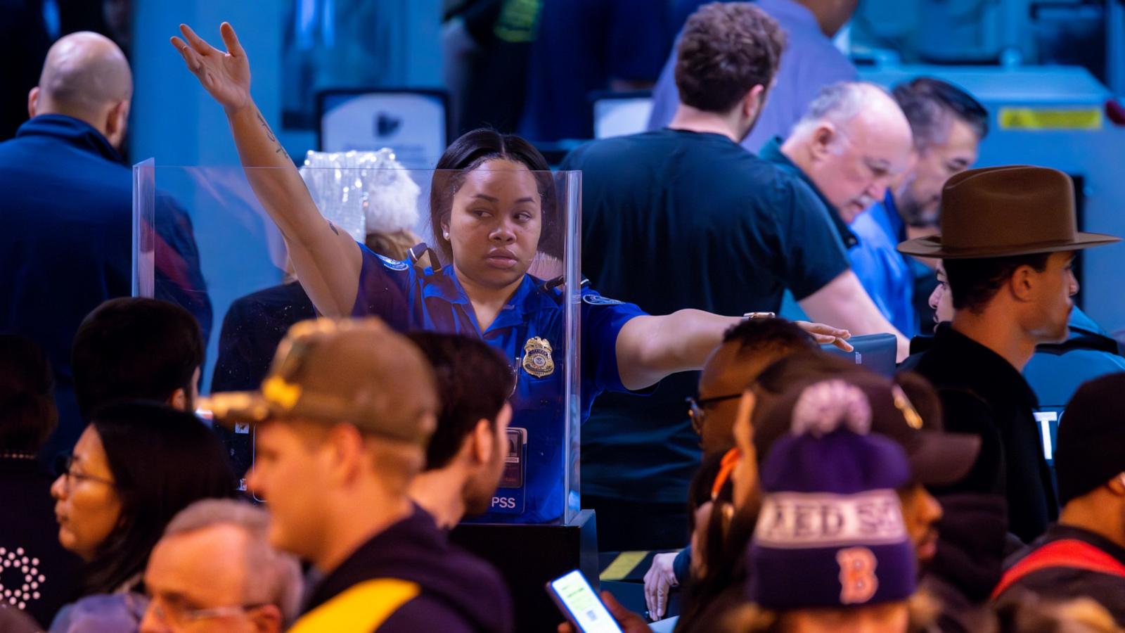 PHOTO: TSA agents deals rush of holiday travelers at Los Angeles International Airport in Los Angeles, Dec. 21, 2023.