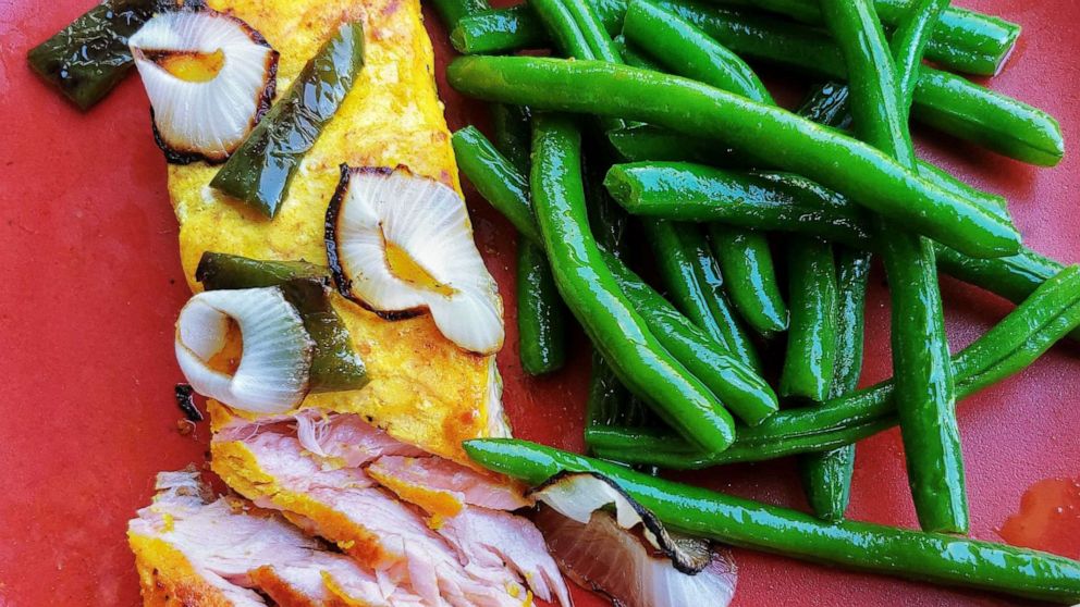 VIDEO: How to make tandoori salmon with masala green beans 