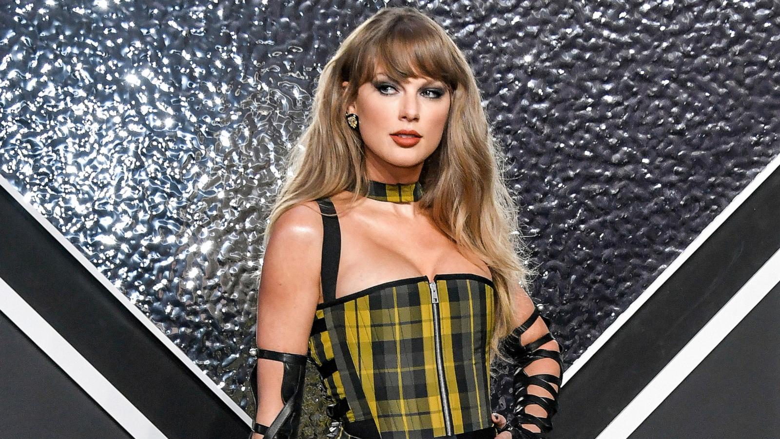 PHOTO: Taylor Swift arrives at the MTV Video Music Awards, Sept. 11, 2024, in Elmont, N.Y.