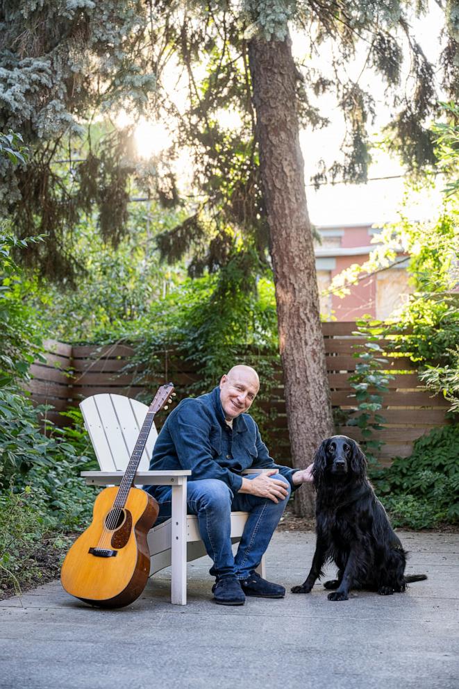 PHOTO: Tom Colicchio hanging out with his flat-coated retiever. 