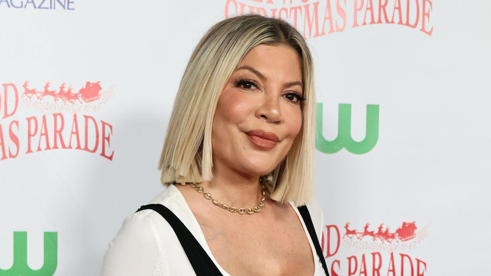 Tori Spelling attends the 93rd Annual Hollywood Christmas Parade with Grand Marshal Luke Wilson in Support of Marine Toys for Tots on November 30, 2025 in Hollywood, California.