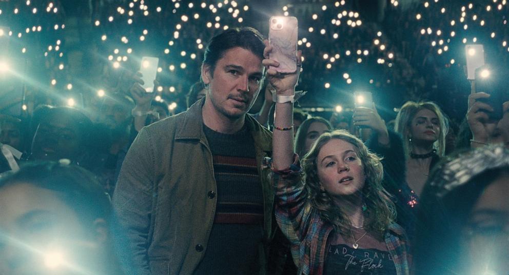 PHOTO: Ariel Donoghue and Josh Hartnett in M. Night Shyamalan's "Trap."