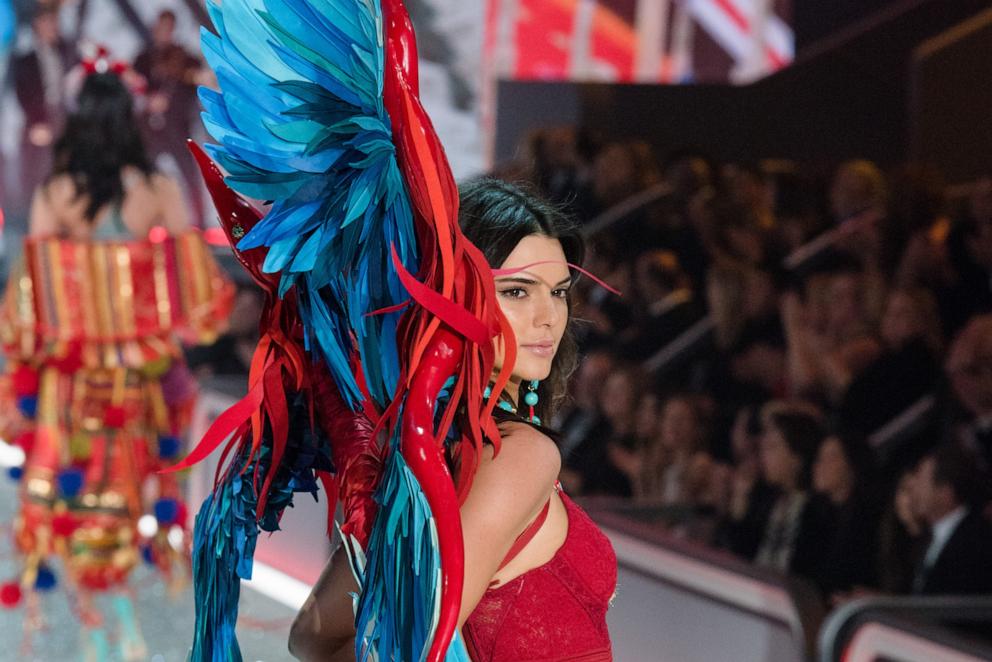 PHOTO: Kendall Jenner walks the runway 2016 Victoria's Secret Fashion Show in Paris - Show at Le Grand Palais on Nov. 30, 2016 in Paris.