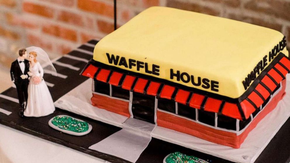 VIDEO: This couple wins with their Waffle House wedding cake