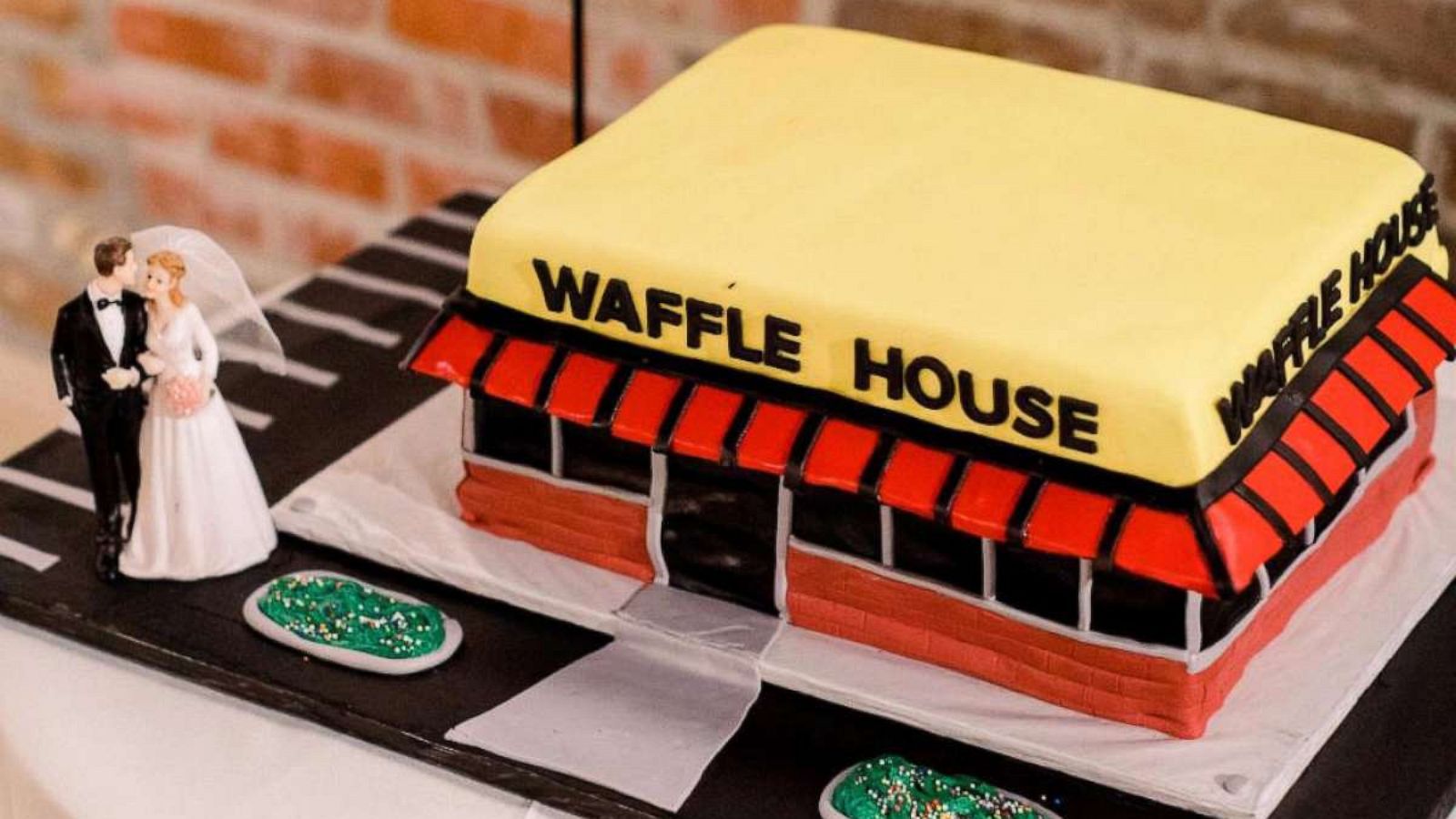 PHOTO: A custom Waffle House wedding cake made by The Royal Cakery in New Orleans, Louisiana.