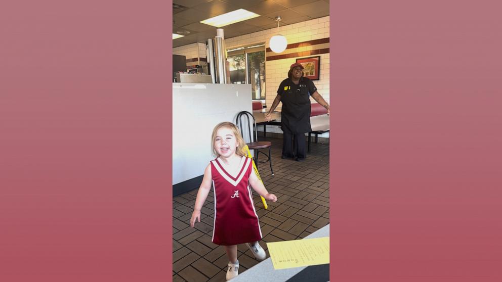 PHOTO: Dr. Chelsea Wallace captured the sweet moment when a Waffle House restaurant staffer sang and danced along to “Let It Go” from Disney’s “Frozen” with her 3-year-old daughter Foster.