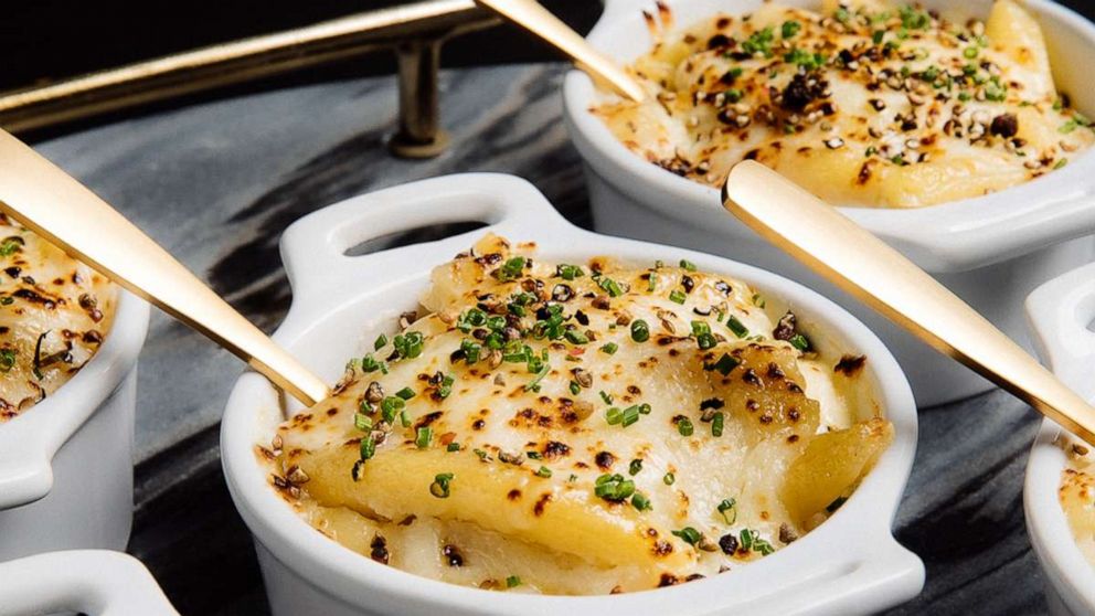 PHOTO: Wolfgang Puck's iconic mac and cheese