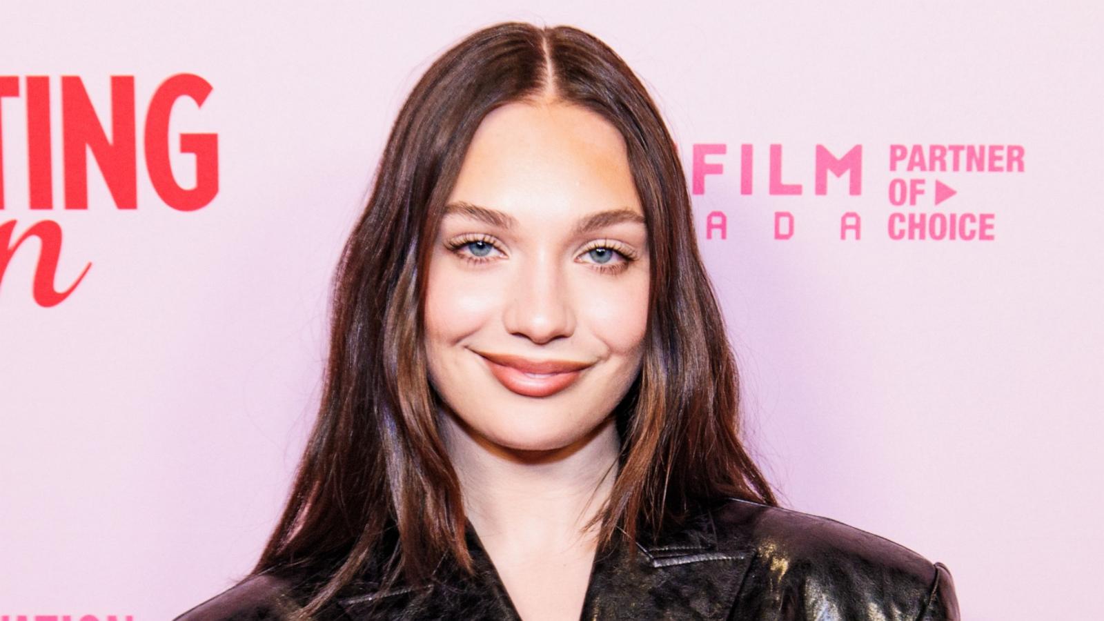 Maddie Ziegler - looking into the weekend 👀