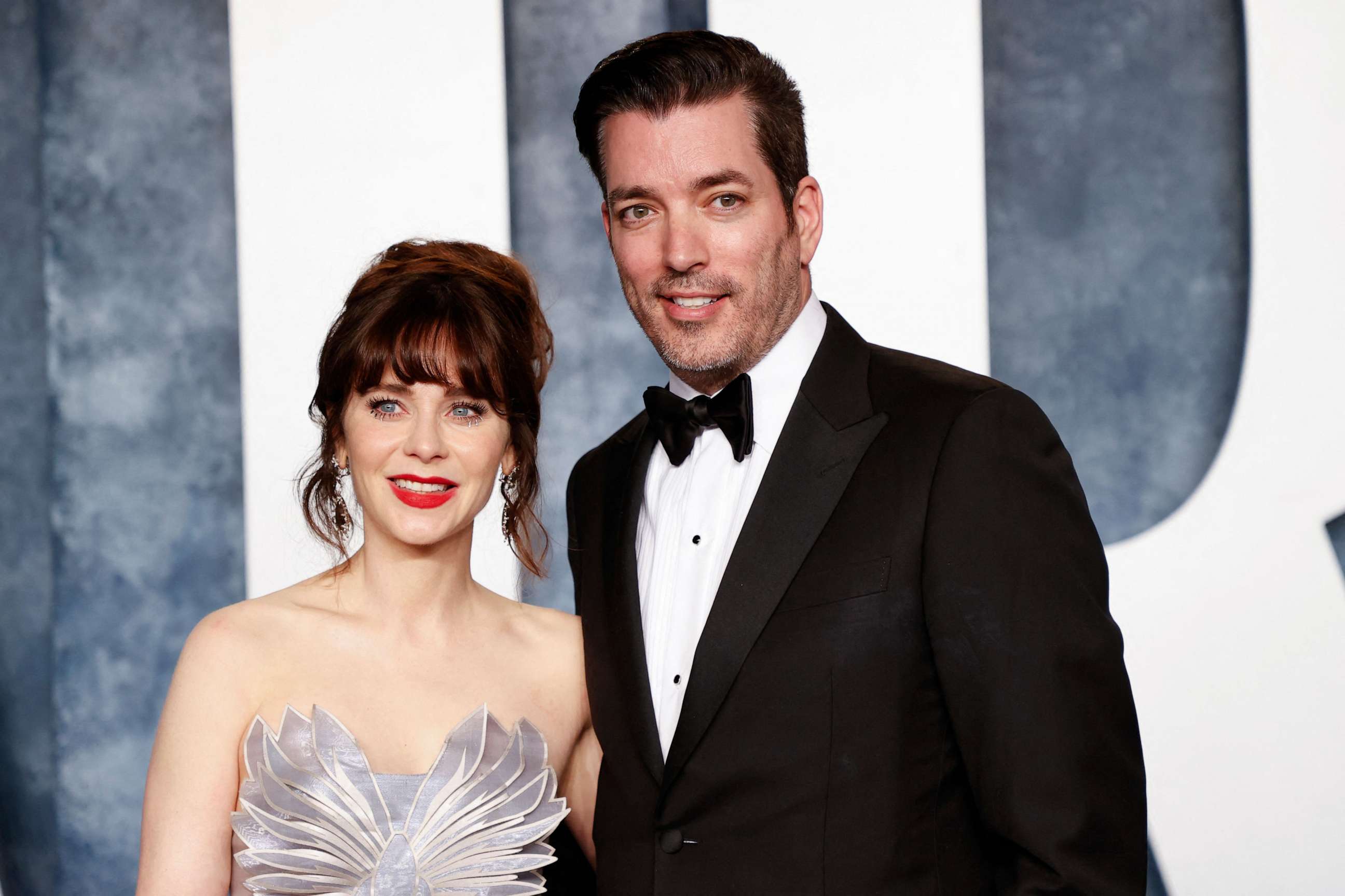 PHOTO: Zooey Deschanel and Jonathan Scott attend the Vanity Fair 95th Oscars Party in Beverly Hills, Calif., Mar. 12, 2023.