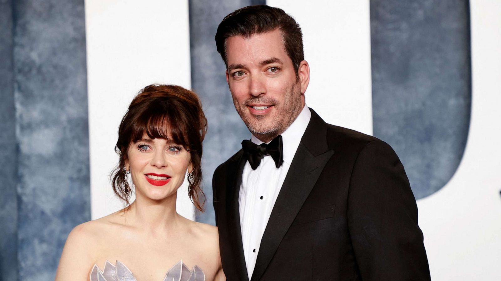 PHOTO: Zooey Deschanel and Jonathan Scott attend the Vanity Fair 95th Oscars Party in Beverly Hills, Calif., Mar. 12, 2023.