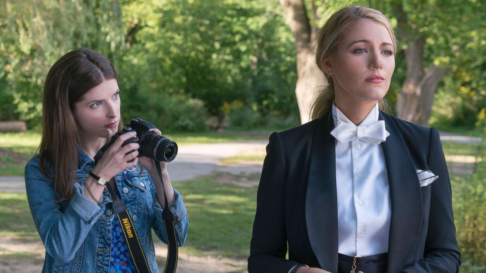 A Simple Favor Stars Blake Lively Anna Kendrick And Henry Golding On How They Re Different From Their Characters Who S A Better Kisser Abc News