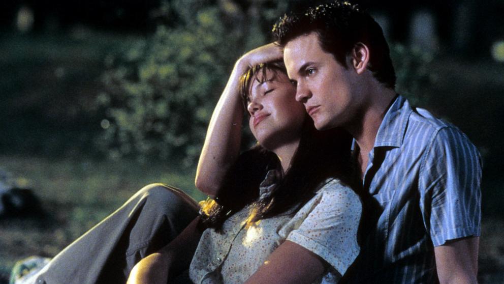 PHOTO: Mandy Moore is comforted by Shane West in a scene from the 2002 film 'A Walk To Remember.'