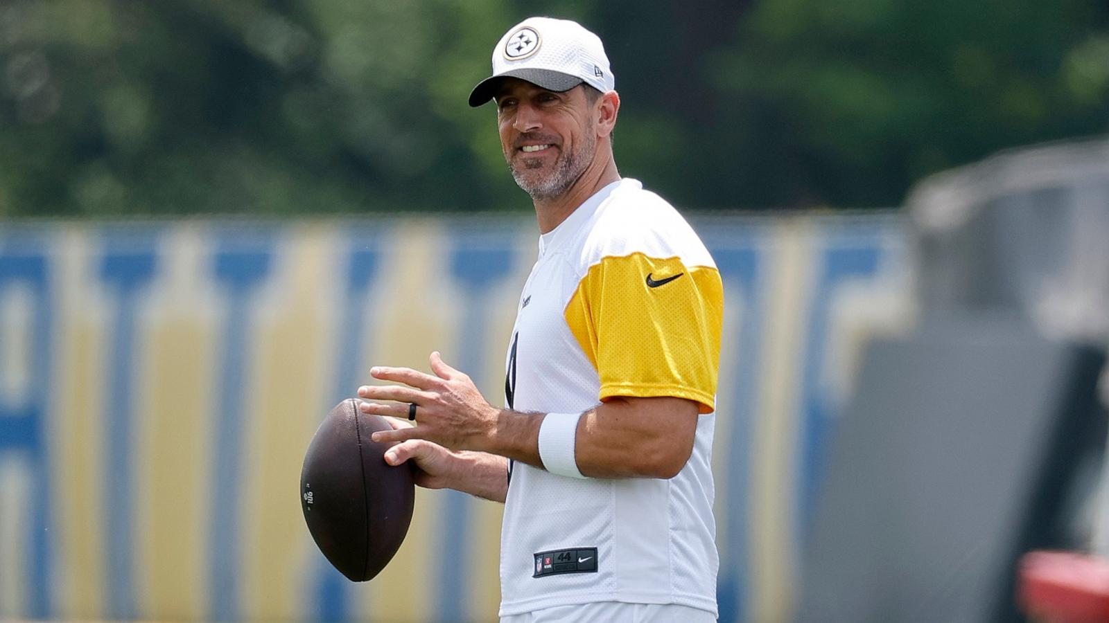 PHOTO: Aaron Rodgers #8 of the Pittsburgh Steelers participates during mandatory minicamp at UPMC Rooney Sports Complex, June 10, 2025, in Pittsburgh.