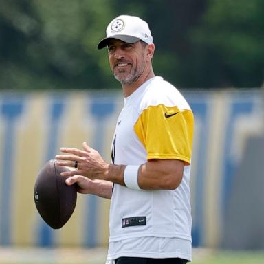 PHOTO: Aaron Rodgers #8 of the Pittsburgh Steelers participates during mandatory minicamp at UPMC Rooney Sports Complex, June 10, 2025, in Pittsburgh.