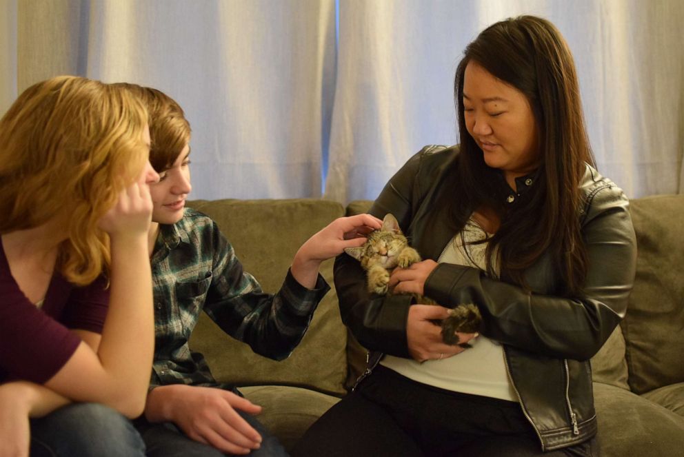 PHOTO: On Dec. 14, Alanna Lundin of Beaverton, Oregon, and her kids -- Cassandra, 18, Elijah, 14, and Samantha, 13 -- took in Ilene the kitten.