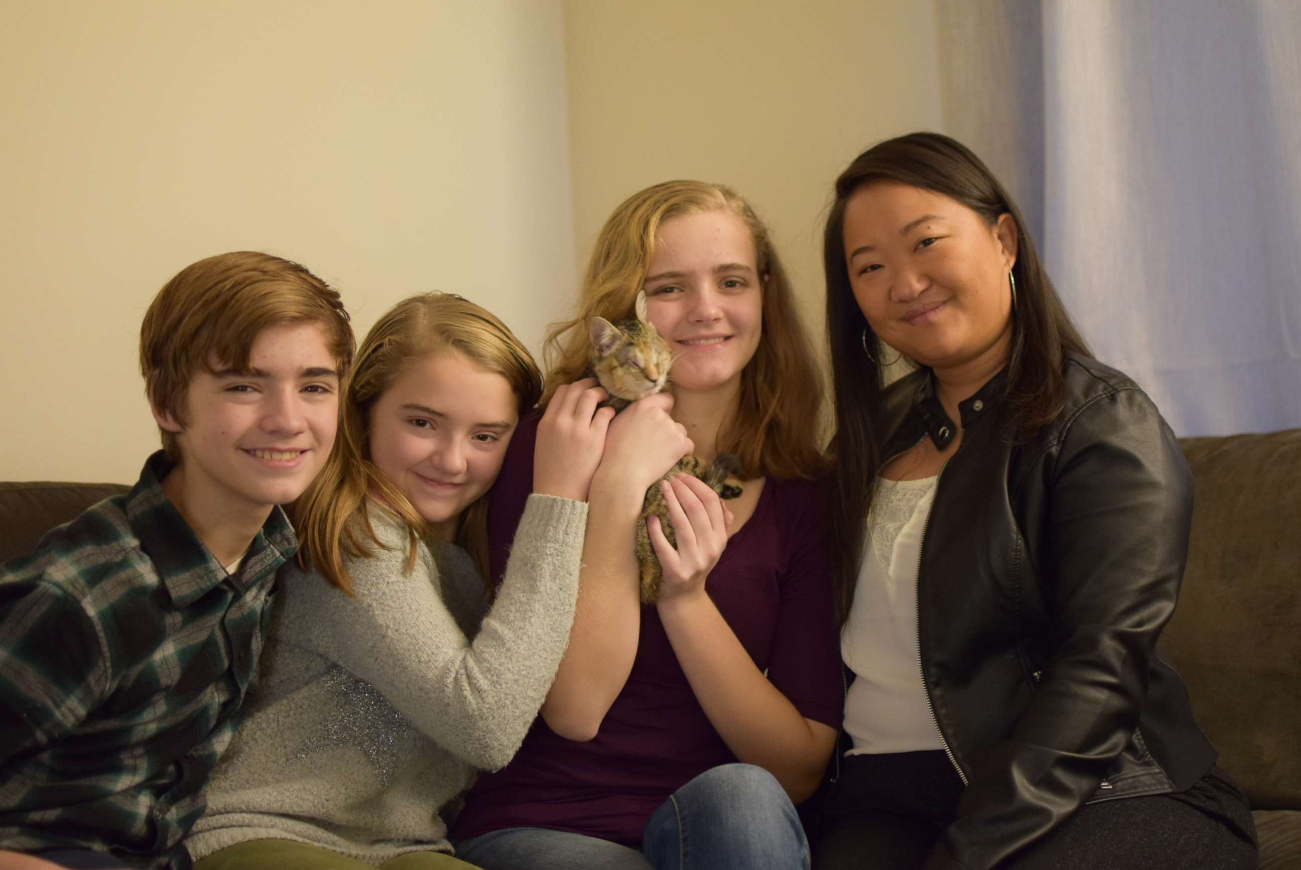 PHOTO: On Dec. 14, Alanna Lundin of Beaverton, Oregon, and her kids -- Cassandra, 18, Elijah, 14, and Samantha, 13 -- took in Ilene the kitten.