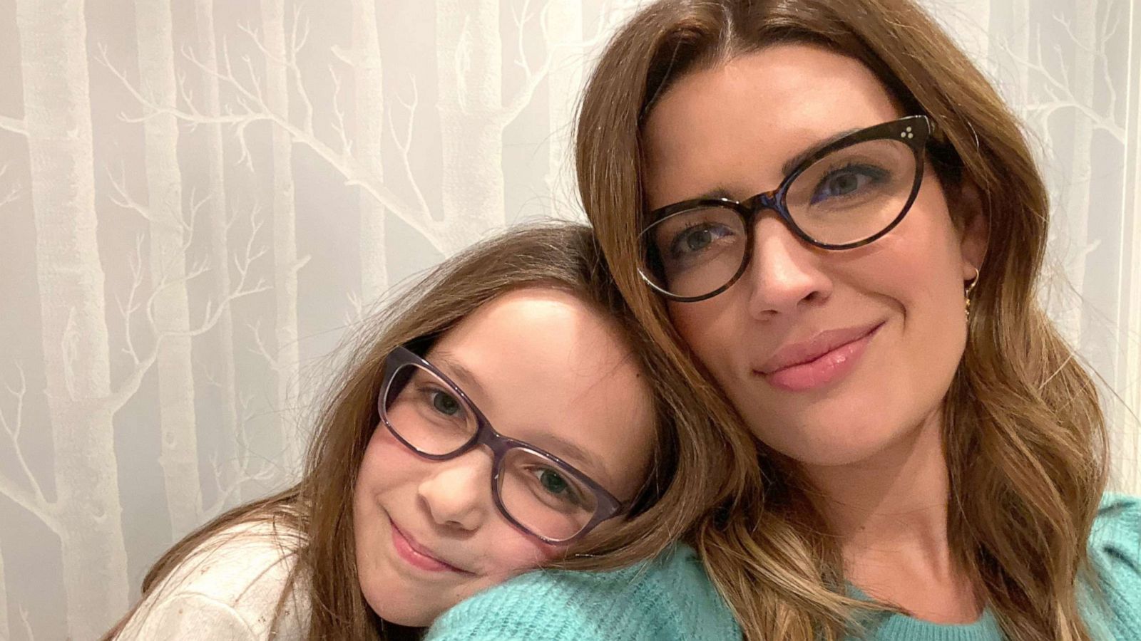 PHOTO: Tanja Babich, the morning anchor at ABC station WLS-TV in Chicago, wears eyeglasses alongside her 10-year-old daughter.