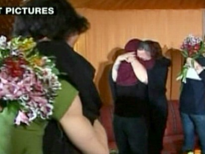 VIDEO: Hikers Reunite With Moms
