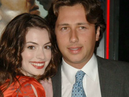 Anne Hathaway, Raffaello Follieri
