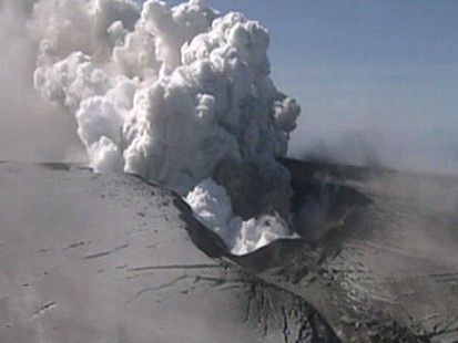 VIDEO: An aviation expert and a theoretical physicist discuss the volcanic ash cloud.