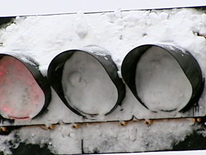 VIDEO: LED lights dont emit heat to melt snow on traffic lights, hiding signals.